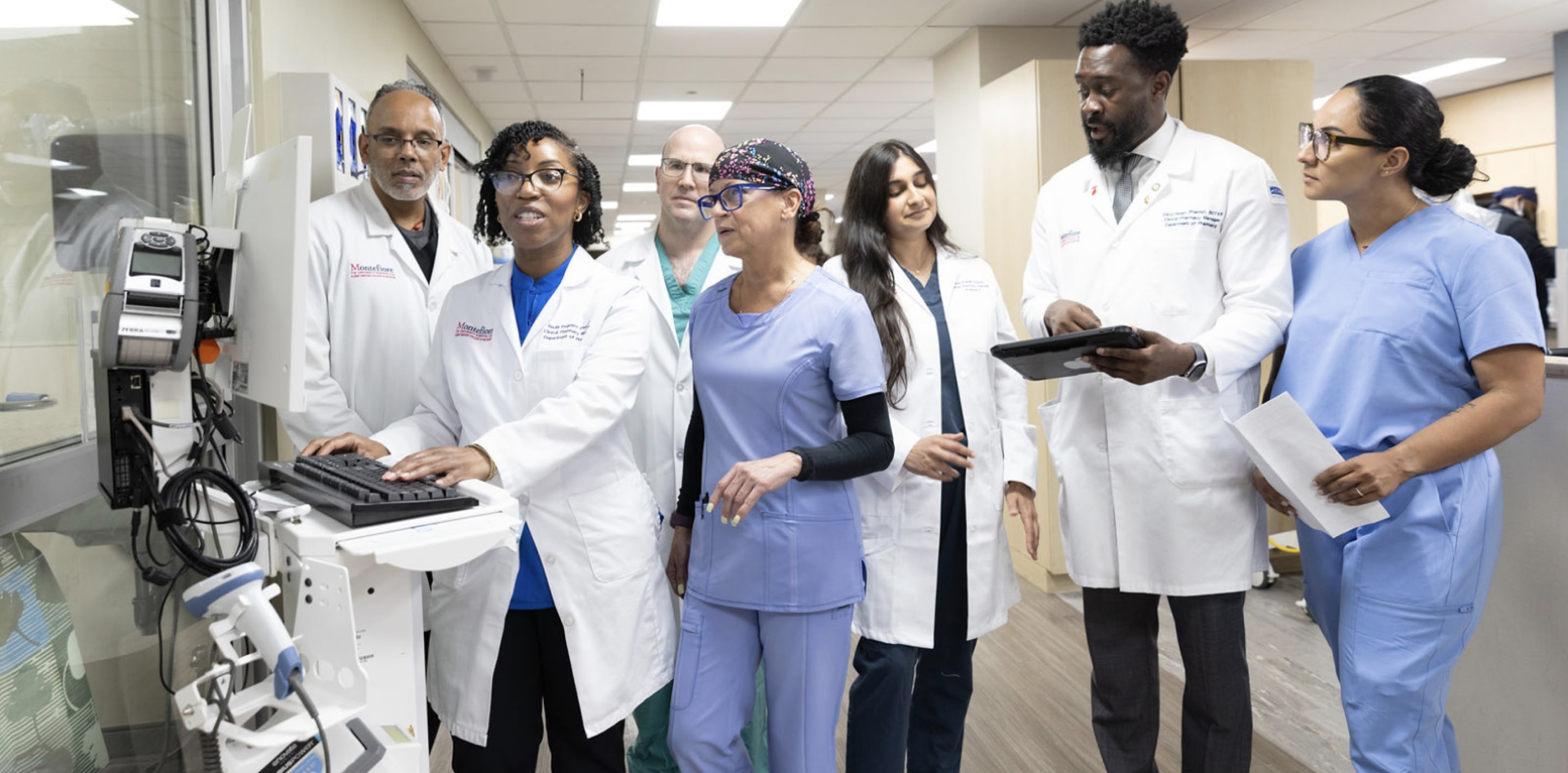 doctors and nurses consulting together