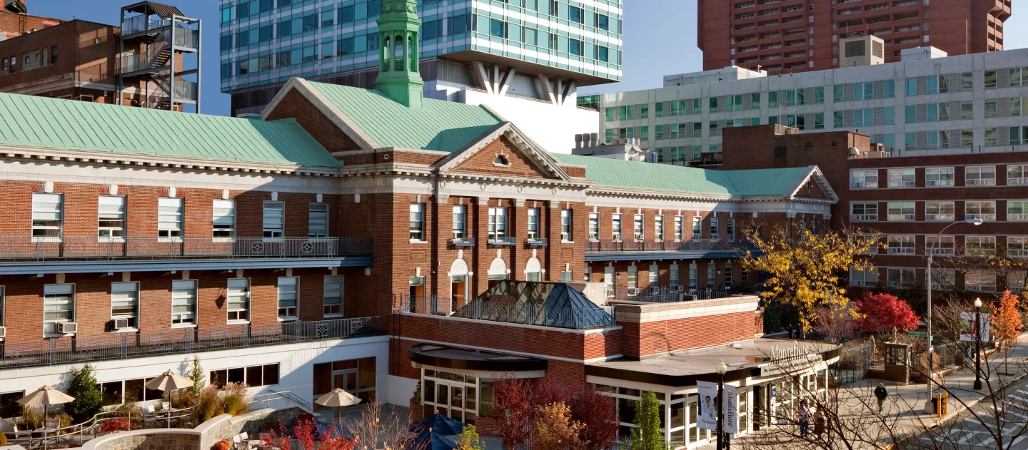An exterior photo of Montefiore's Moses campus.