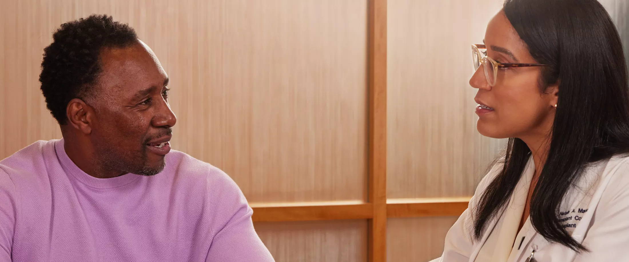 A patient and a doctor discussing transplantation