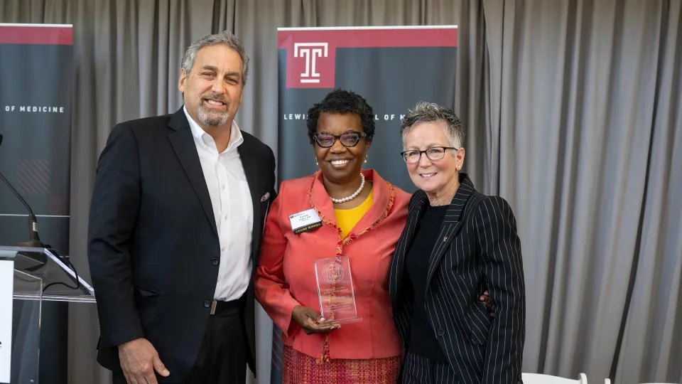 Lynne Holden, M.D., Receives Medical Alumni Achievement Award